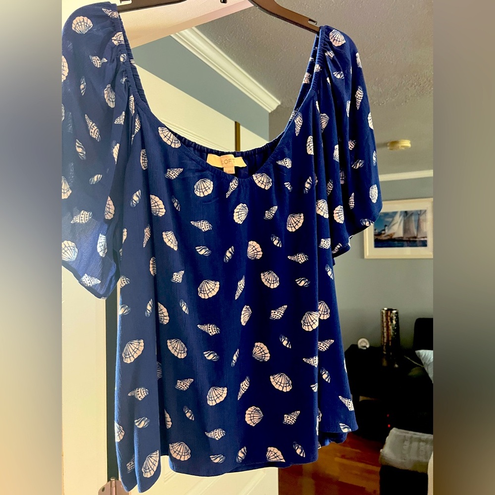 LOFT Blue shell Print Women's Top